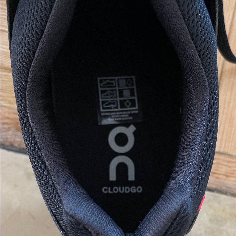 On Running the Roger Men's Black Sneakers - Picture 3 of 7